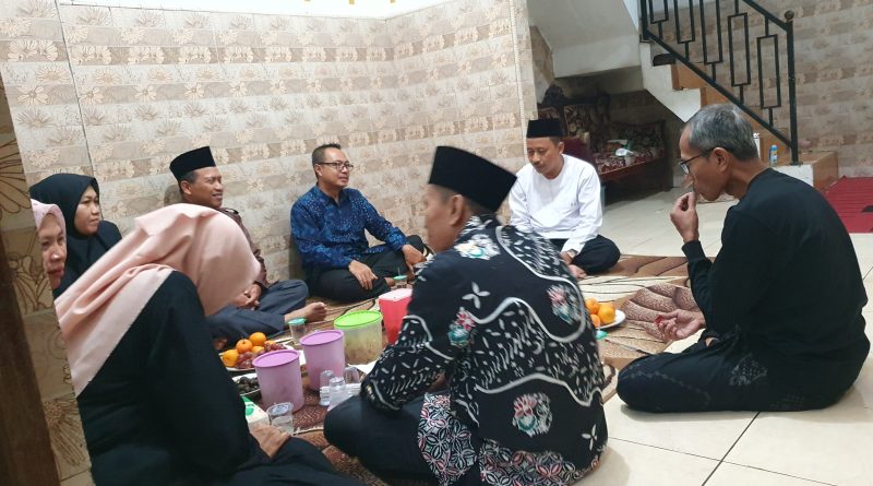 Takziah Penuh Makna, Kemenag Sleman Kuatkan Ukhuwah untuk Keluarga Kakankemenag